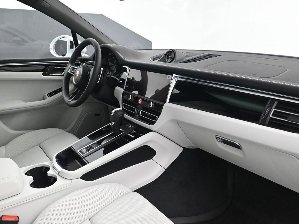 New 2026 Porsche Macan image 14