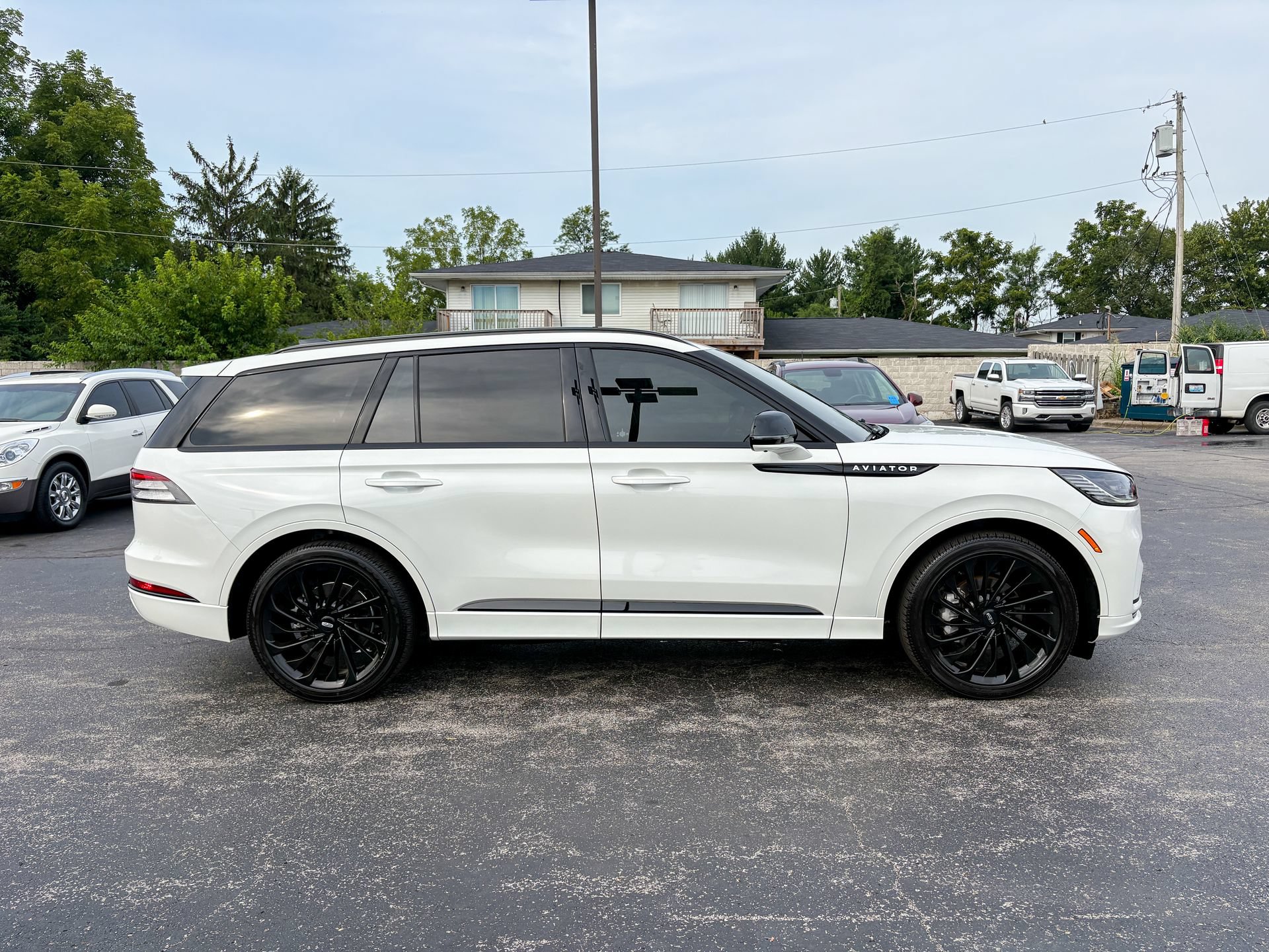 Used 2025 Lincoln Aviator Reserve w/ Luxury Package RWD image 14