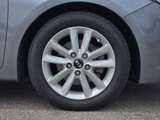Used 2017 Kia Forte S FWD image 13