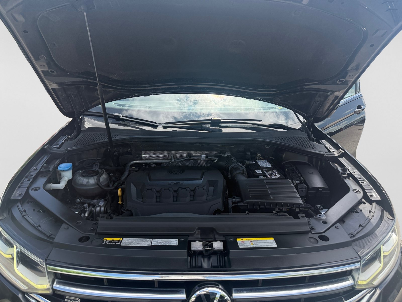 Used 2022 Volkswagen Tiguan SEL R-Line AWD/4WD image 23