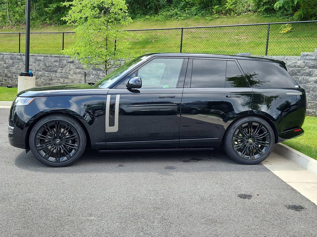 Used 2025 Land Rover Range Rover SE image 6