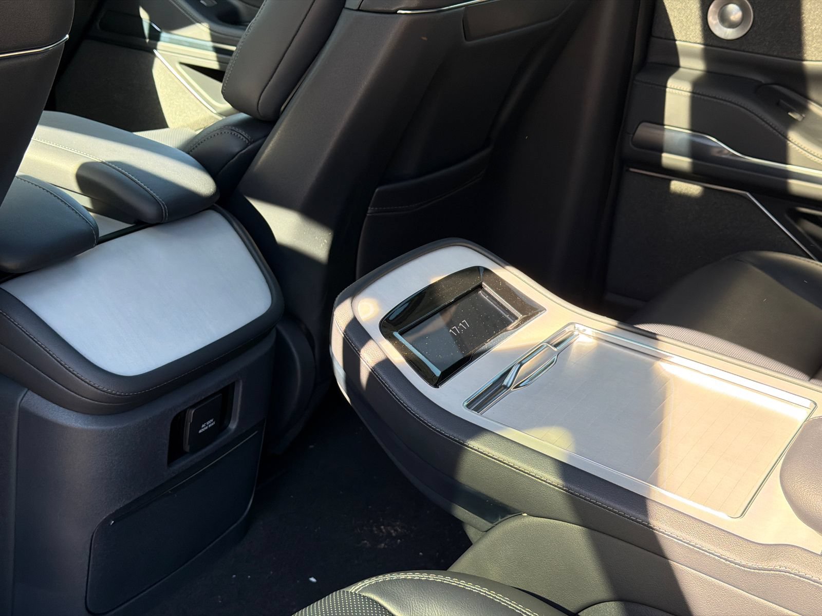 New 2026 Lincoln Navigator Reserve w/ Jet Appearance Package AWD/4WD image 20