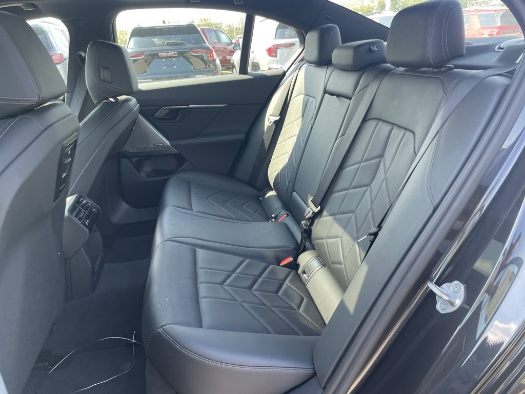 Used 2024 BMW i5 eDrive40i image 23