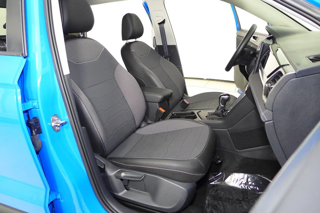Used 2025 Volkswagen Taos SE FWD image 19