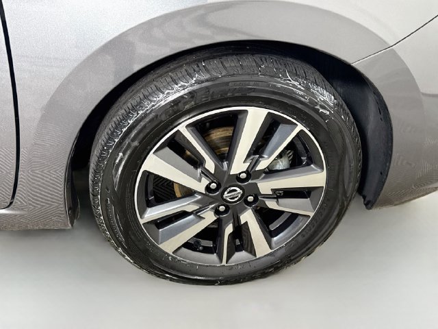 Used 2021 Nissan Versa SV FWD image 31