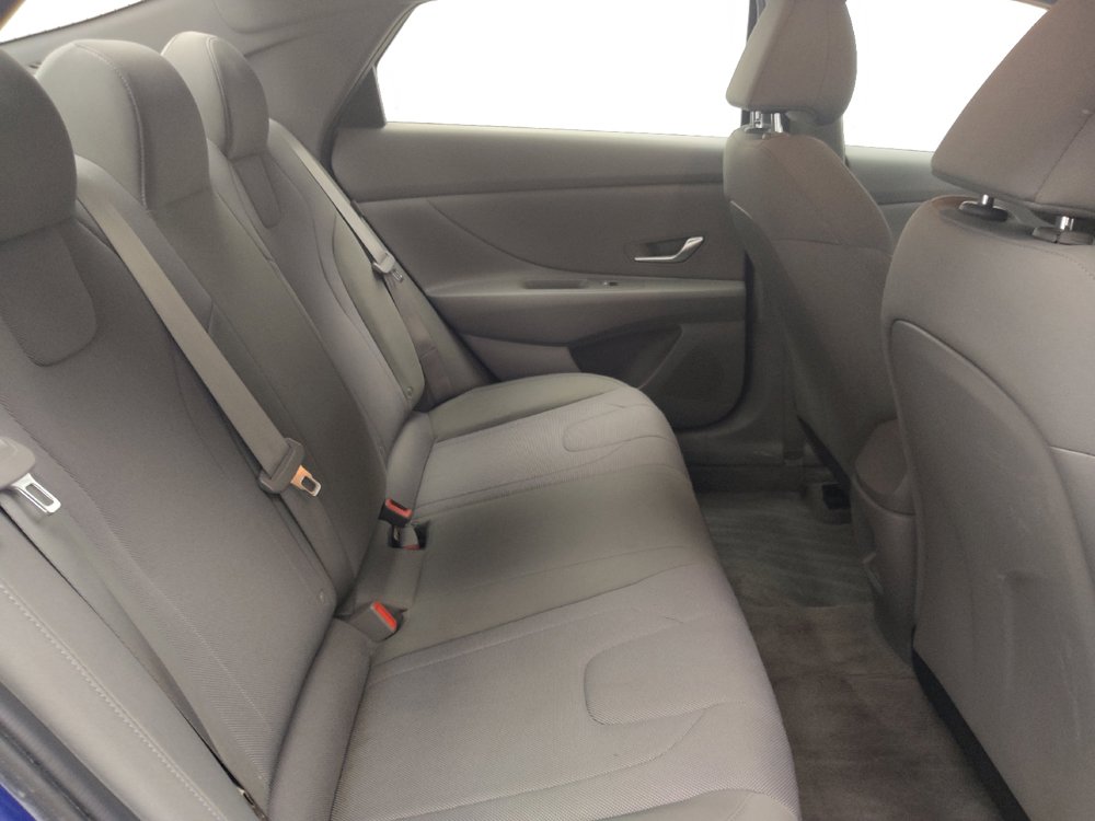 Used 2025 Hyundai Elantra SE FWD image 19