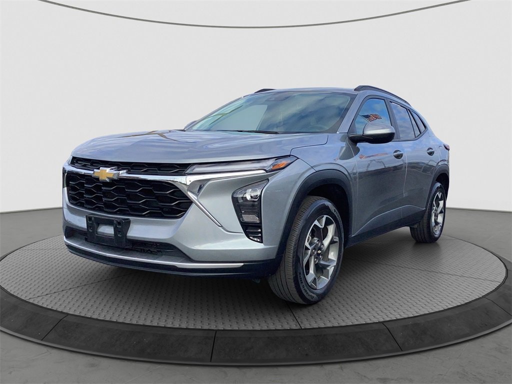 Used 2024 Chevrolet Trax LT w/ LT Convenience Package image 3