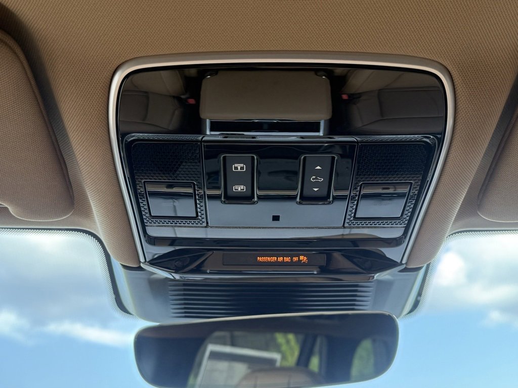 New 2025 Land Rover Range Rover Long Wheelbase SE image 30