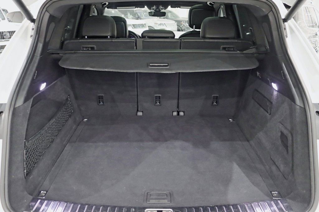 Used 2022 Porsche Cayenne Platinum Edition image 40