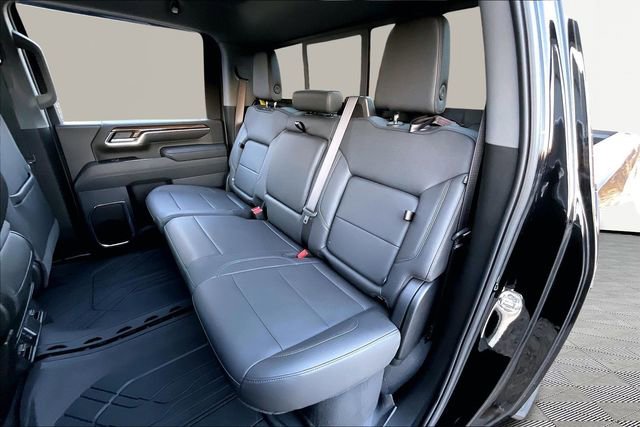 Used 2025 Chevrolet Silverado 2500 LT w/ Leather Package image 16