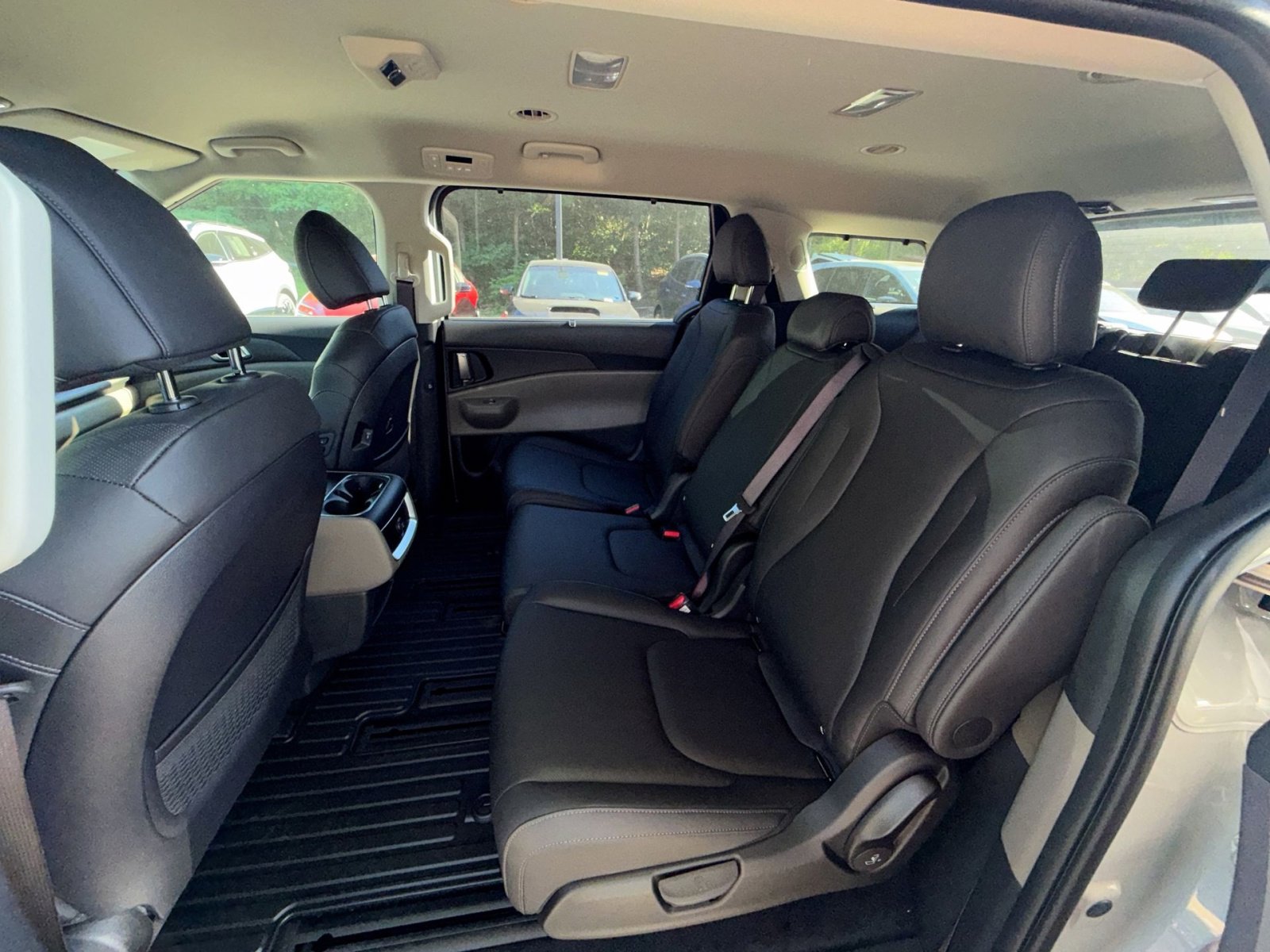 New 2026 Kia Carnival EX FWD image 25