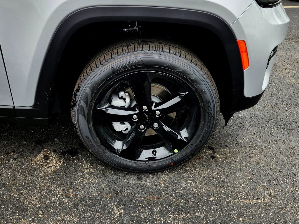 New 2025 Jeep Grand Cherokee Limited w/ Black Appearance Package image 9