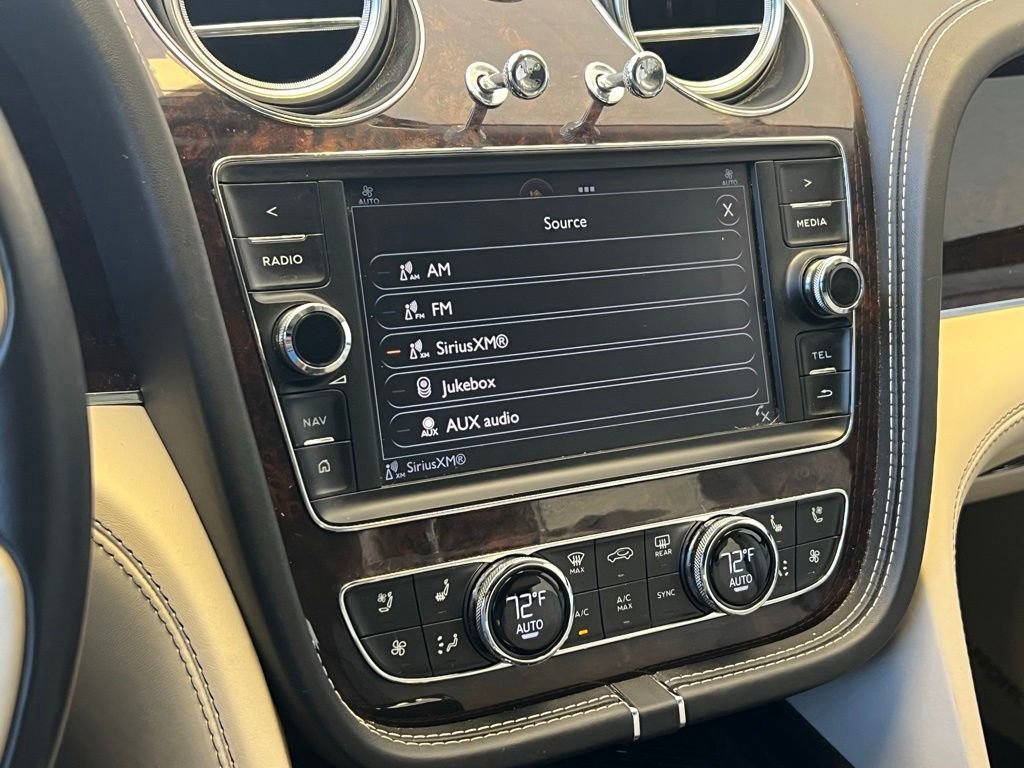 Used 2017 Bentley Bentayga AWD/4WD image 28