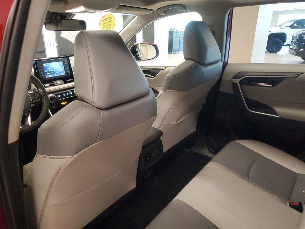 Used 2019 Toyota RAV4 XLE Premium image 12