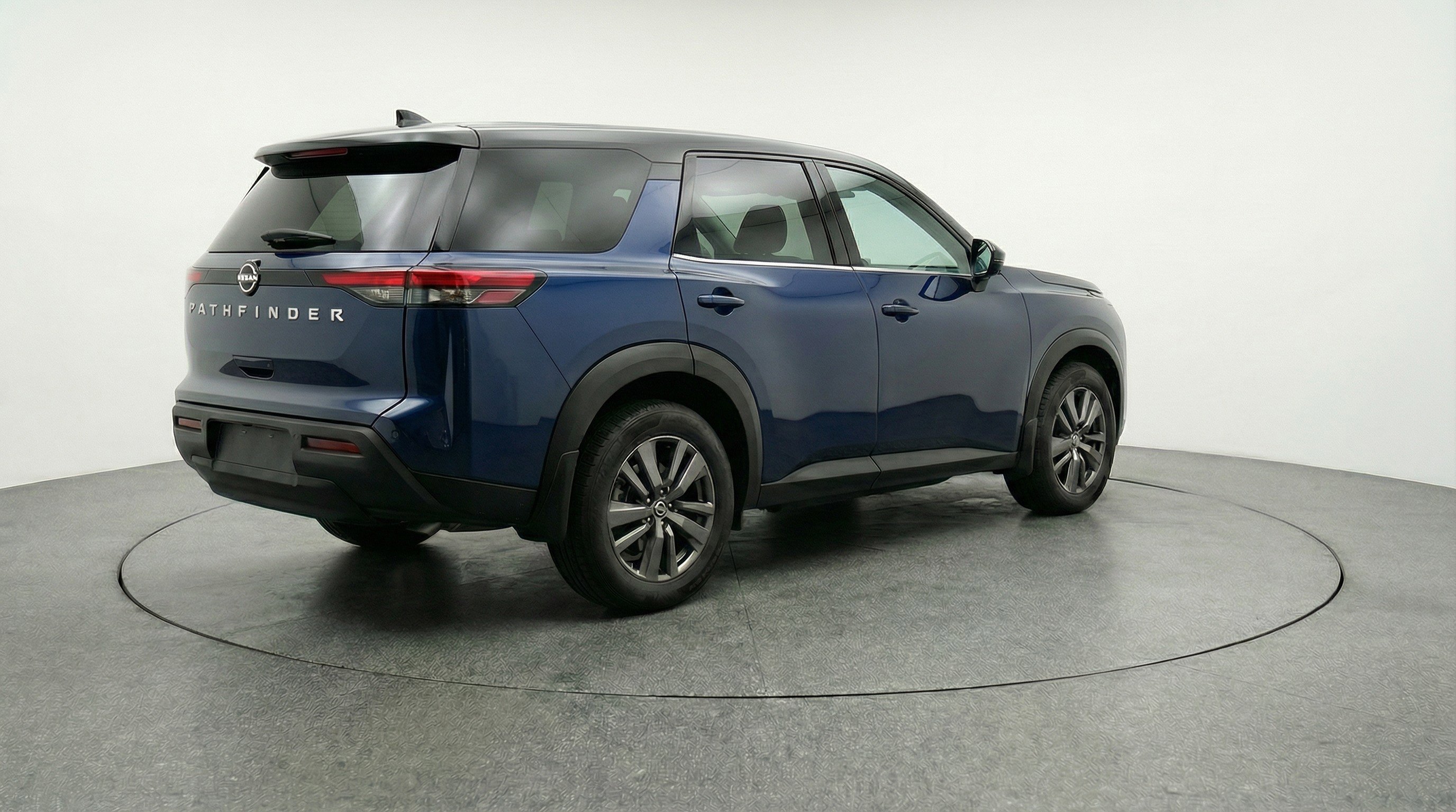 Used 2025 Nissan Pathfinder SV image 9