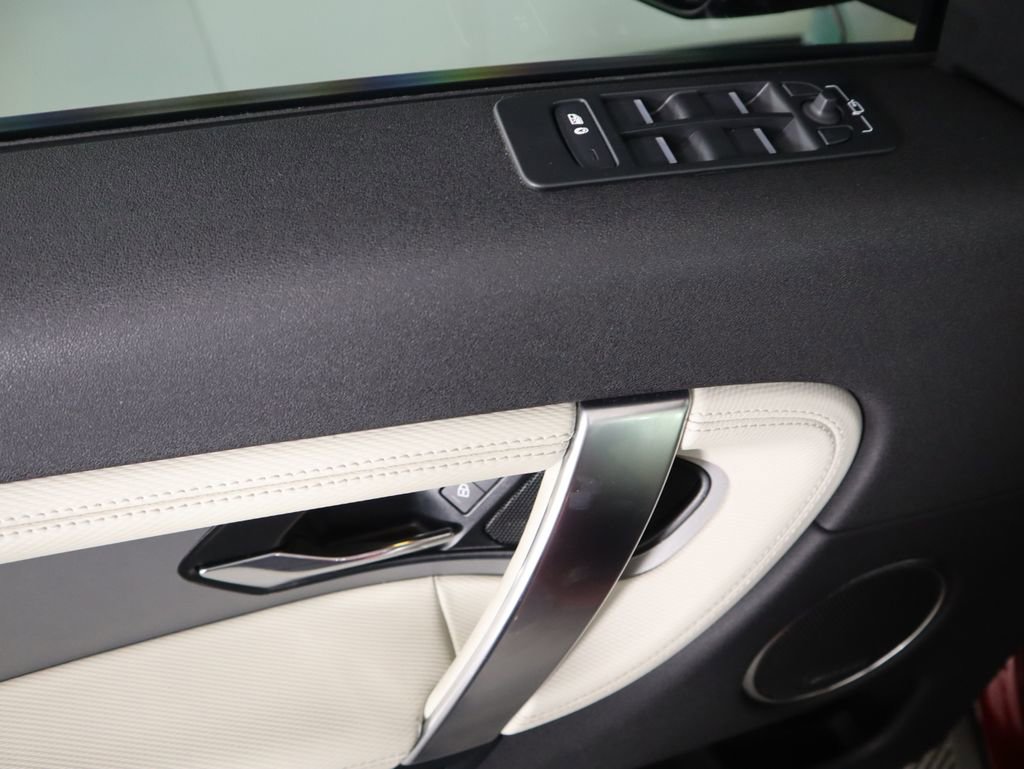 Certified 2024 Land Rover Discovery Sport Dynamic SE image 22