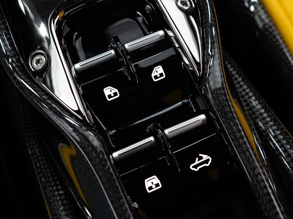 Used 2022 Ferrari SF90 Spider AWD/4WD image 33