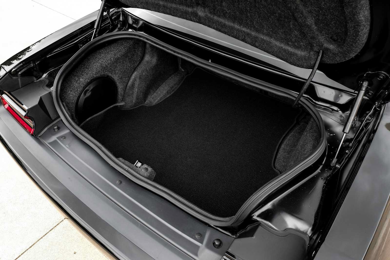 Used 2016 Dodge Challenger SRT Hellcat RWD image 41
