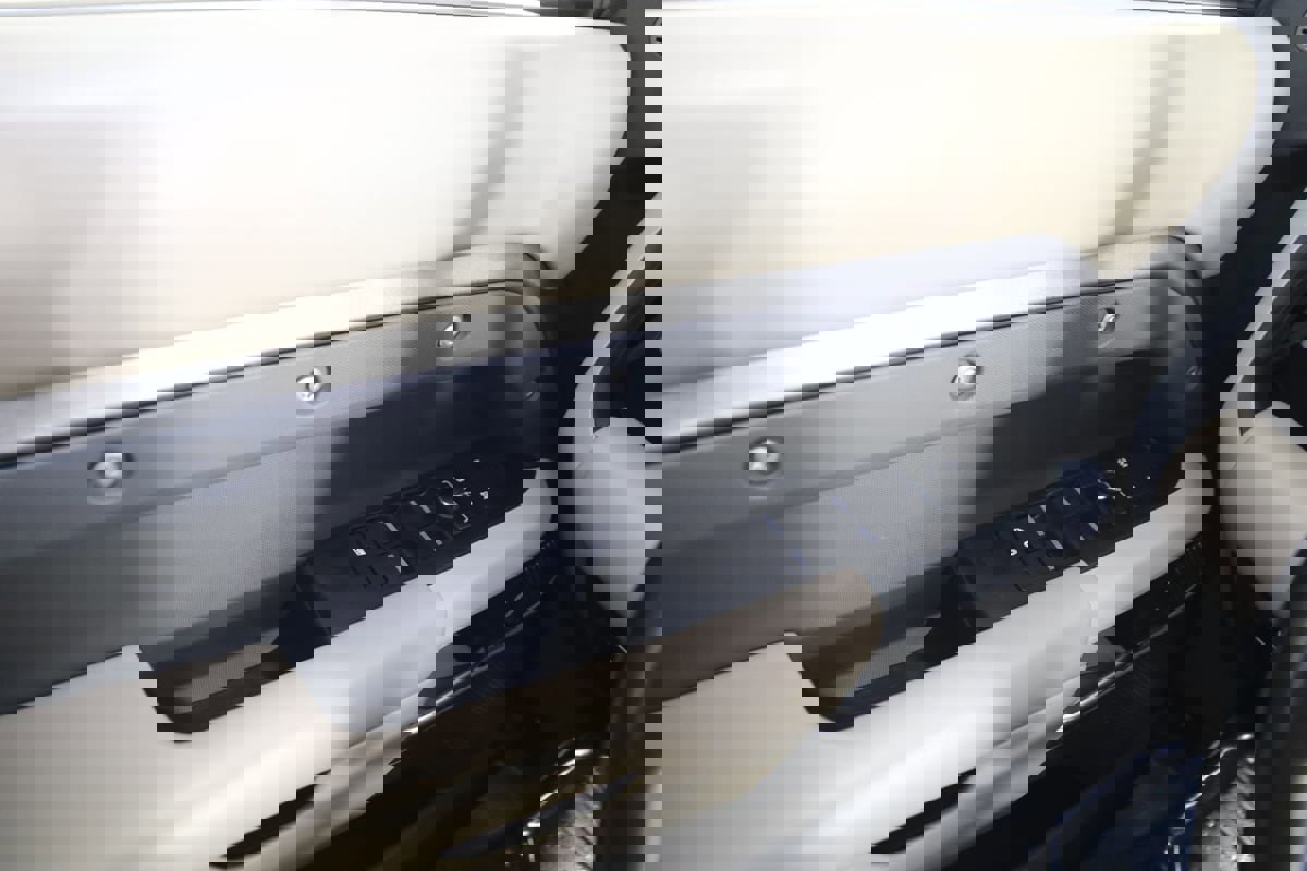 Used 2022 Land Rover Defender 110 X-Dynamic HSE image 31