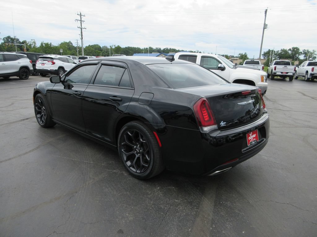 Used 2020 Chrysler 300 Touring w/ Sport Appearance Package RWD image 8