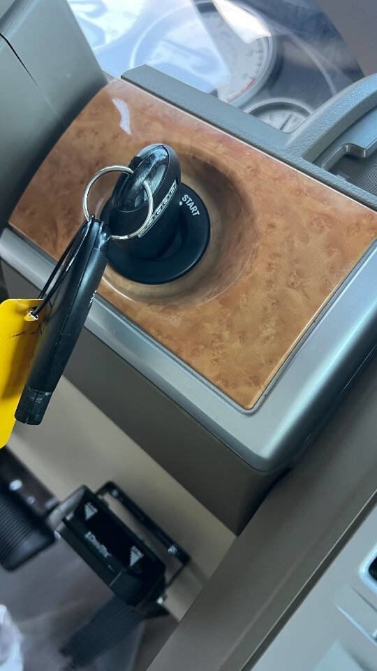 Used 2008 Chrysler Town & Country Limited w/ Trailer Tow Group image 15