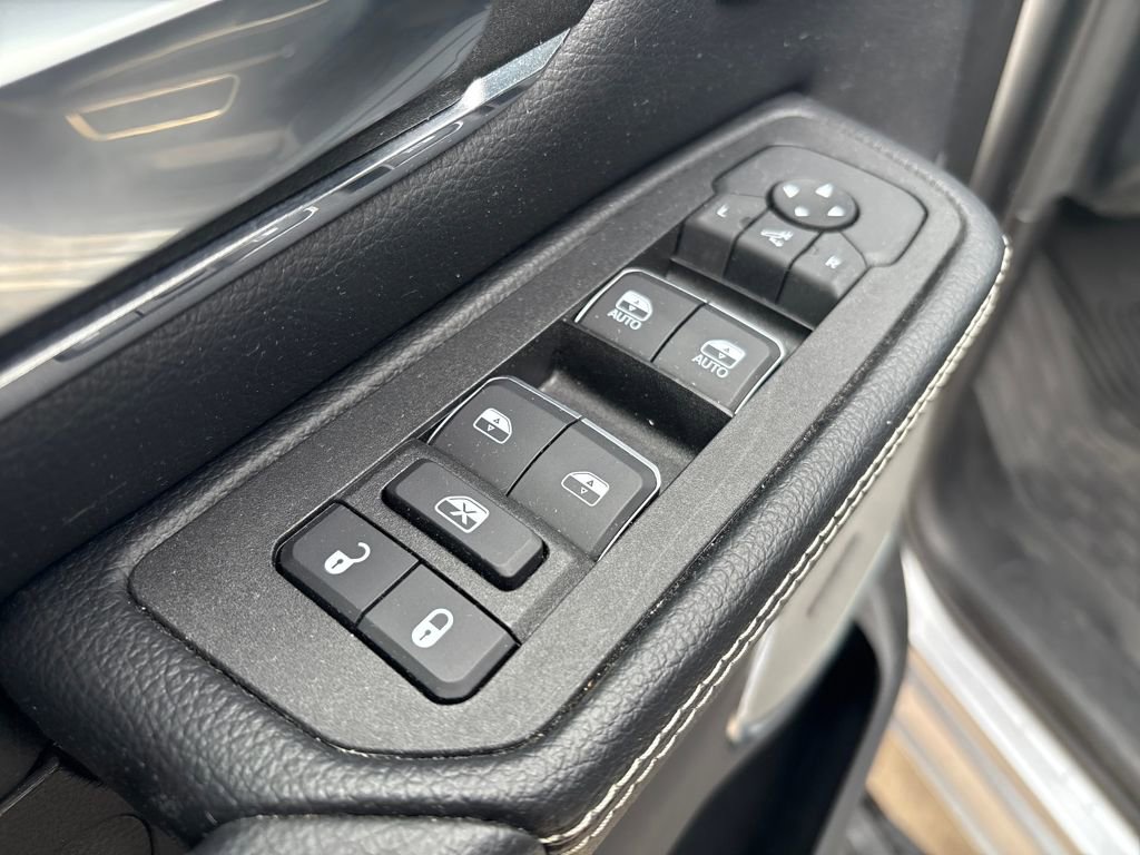 Used 2025 RAM 1500 Laramie image 15
