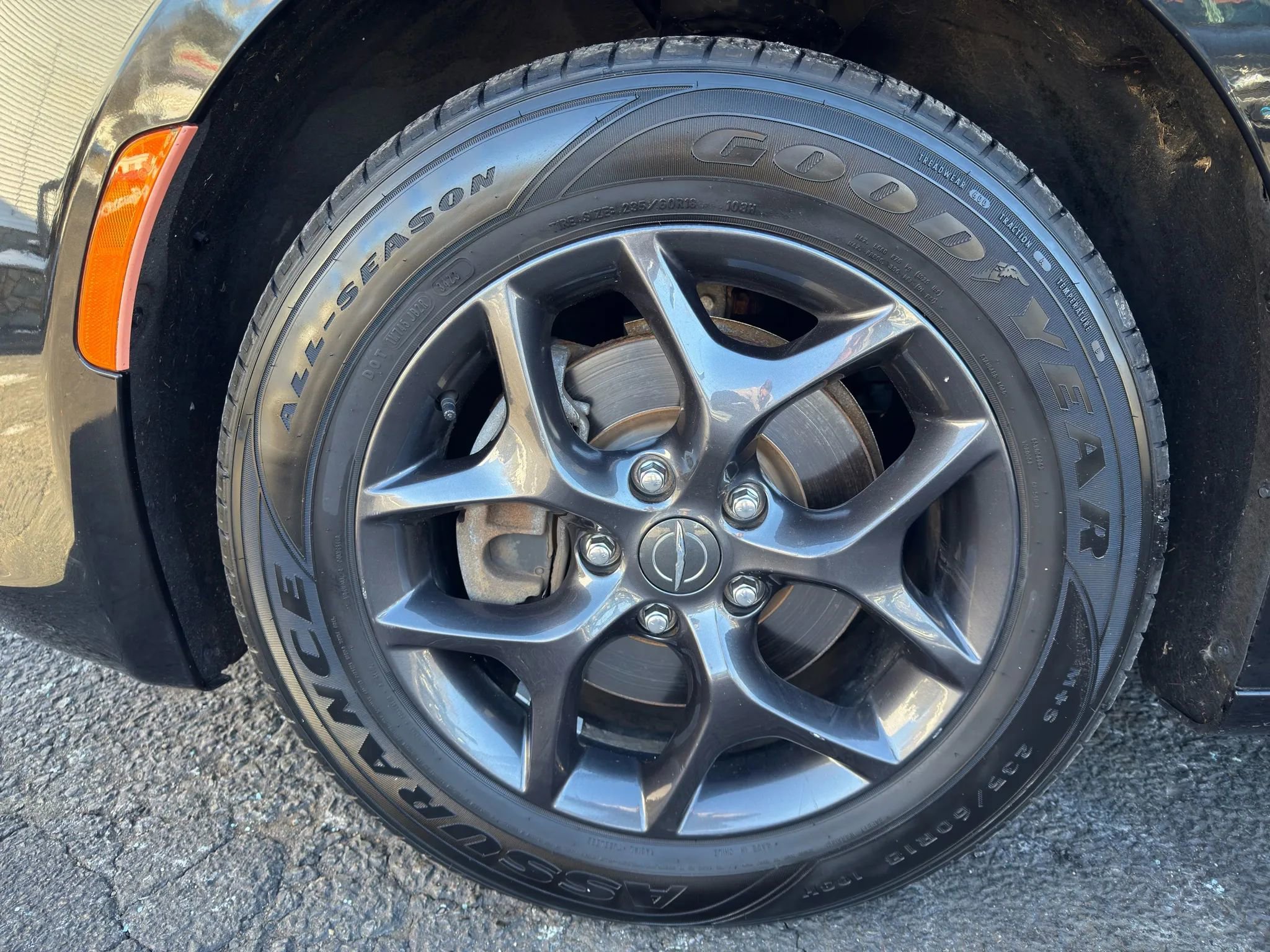 Used 2019 Chrysler Pacifica Touring-L w/ S Appearance Package image 12