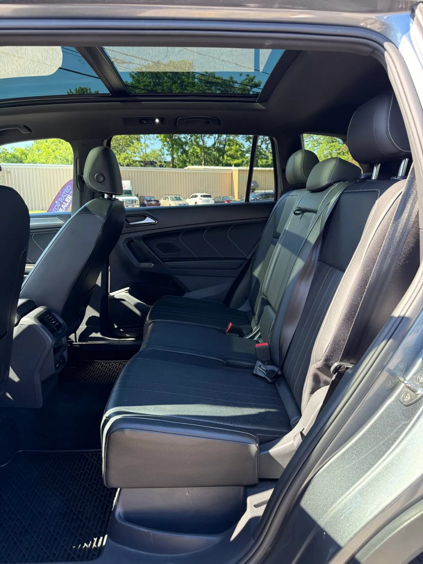 Used 2022 Volkswagen Tiguan SE R-Line AWD/4WD image 18
