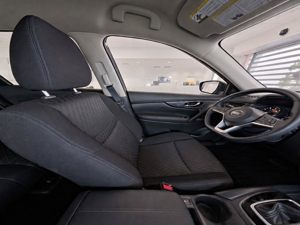 Used 2018 Nissan Rogue SV FWD image 10