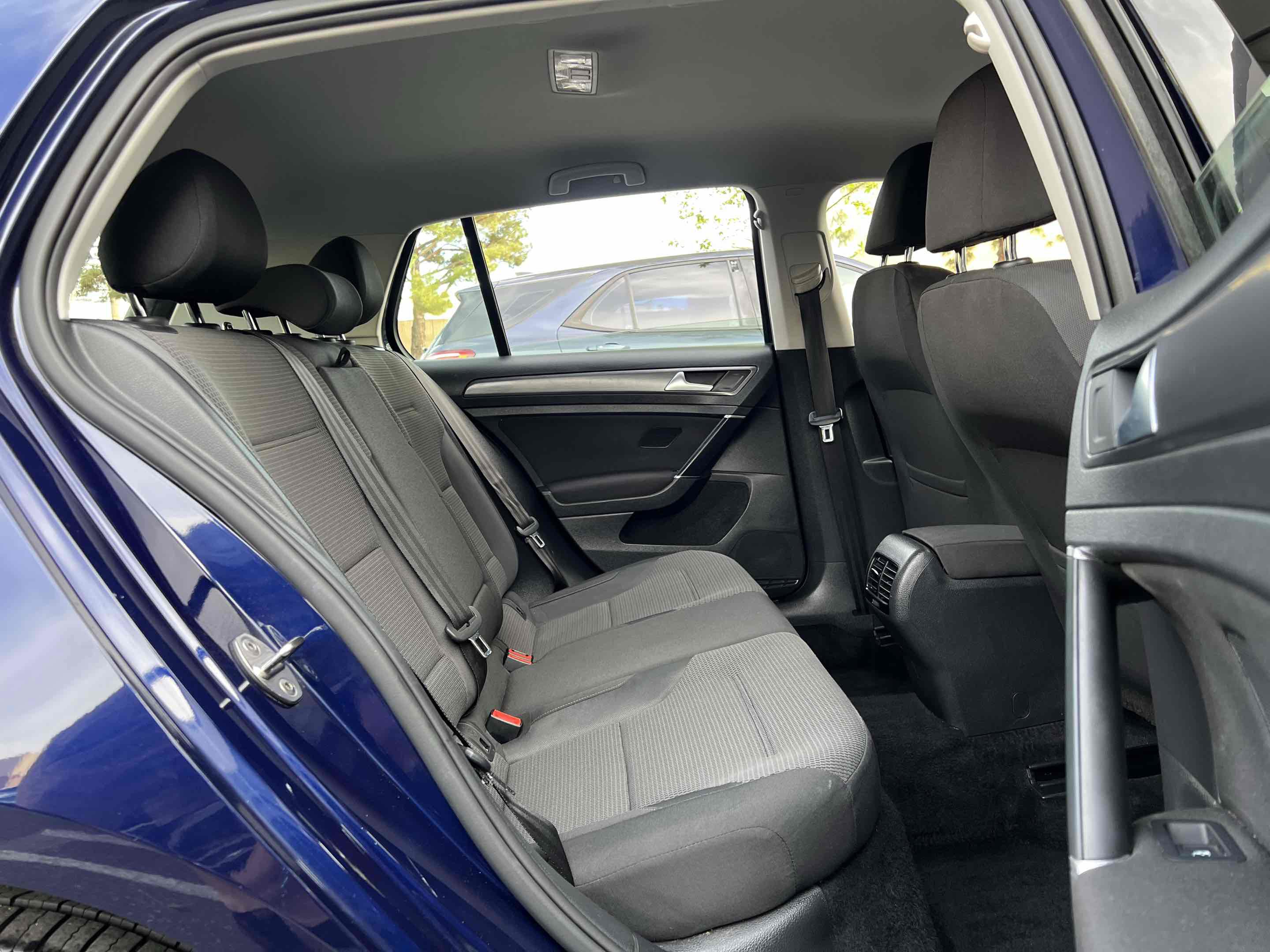 Used 2019 Volkswagen e-Golf SE w/ Driver Assistance Package image 40