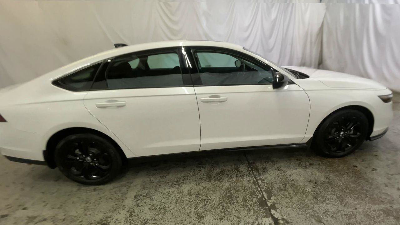 Certified 2025 Honda Accord SE image 9