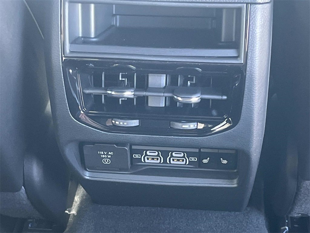 New 2025 Jeep Grand Cherokee Limited w/ Black Appearance Package image 16