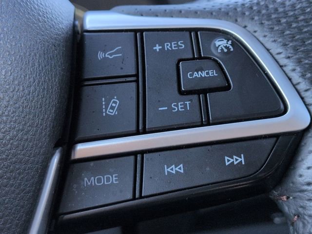 Used 2025 Toyota Sienna Platinum image 18