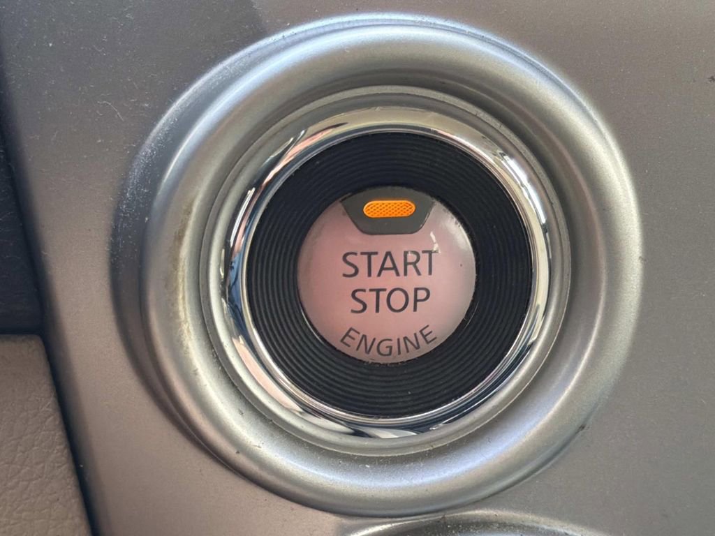 Used 2017 Nissan Titan SV image 25