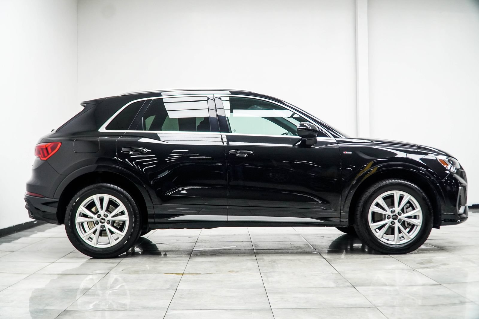 Used 2025 Audi Q3 2.0T Premium AWD/4WD image 8