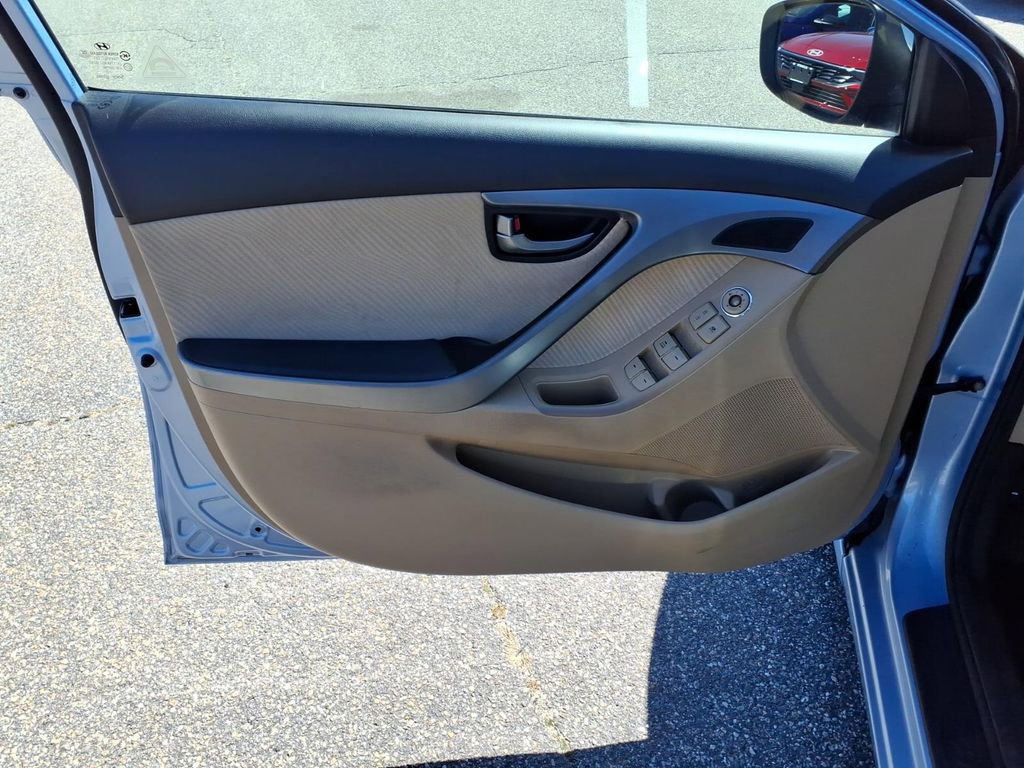 Used 2013 Hyundai Elantra GLS w/ Preferred Pkg image 16