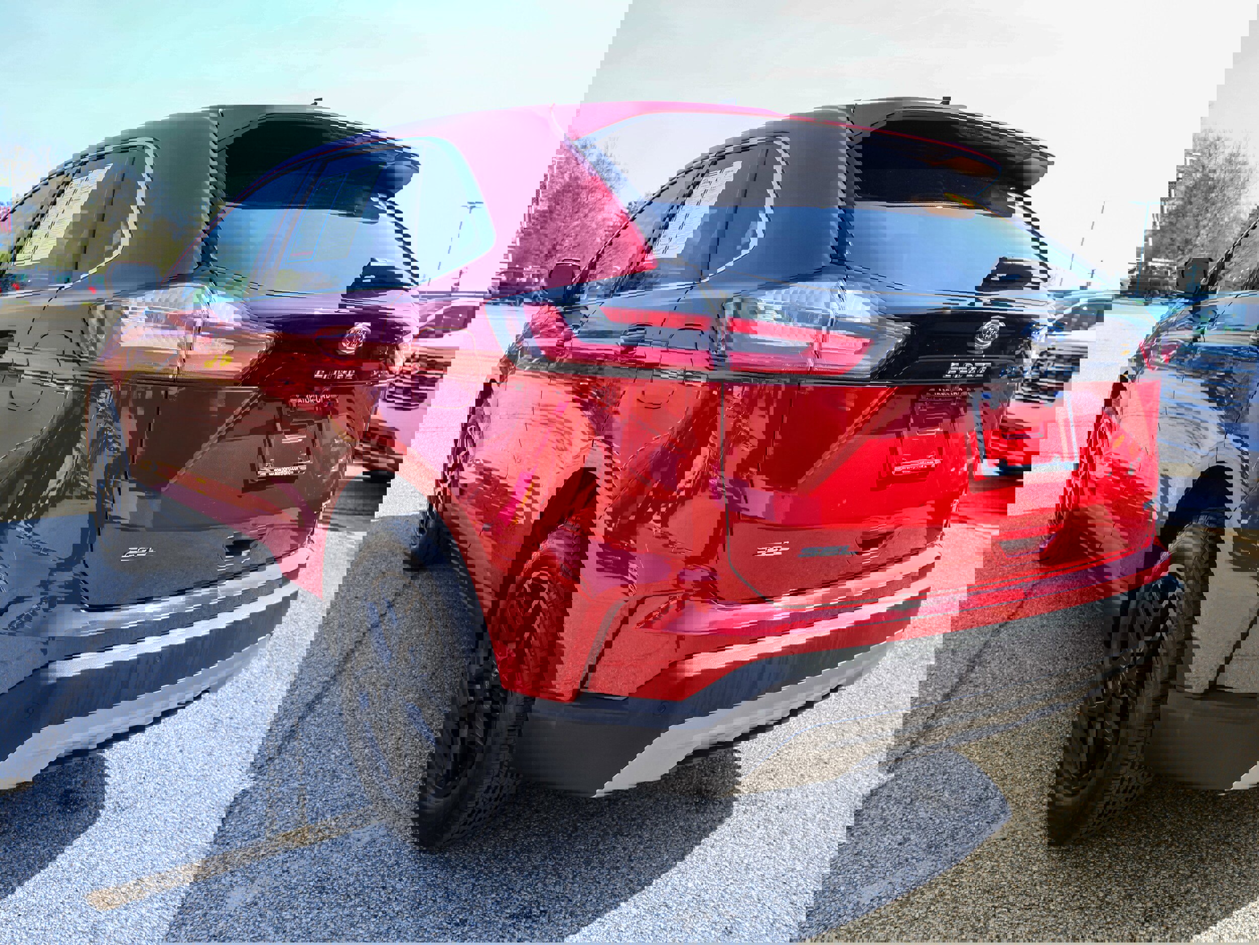 Used 2024 Ford Edge SEL w/ Convenience Package image 3