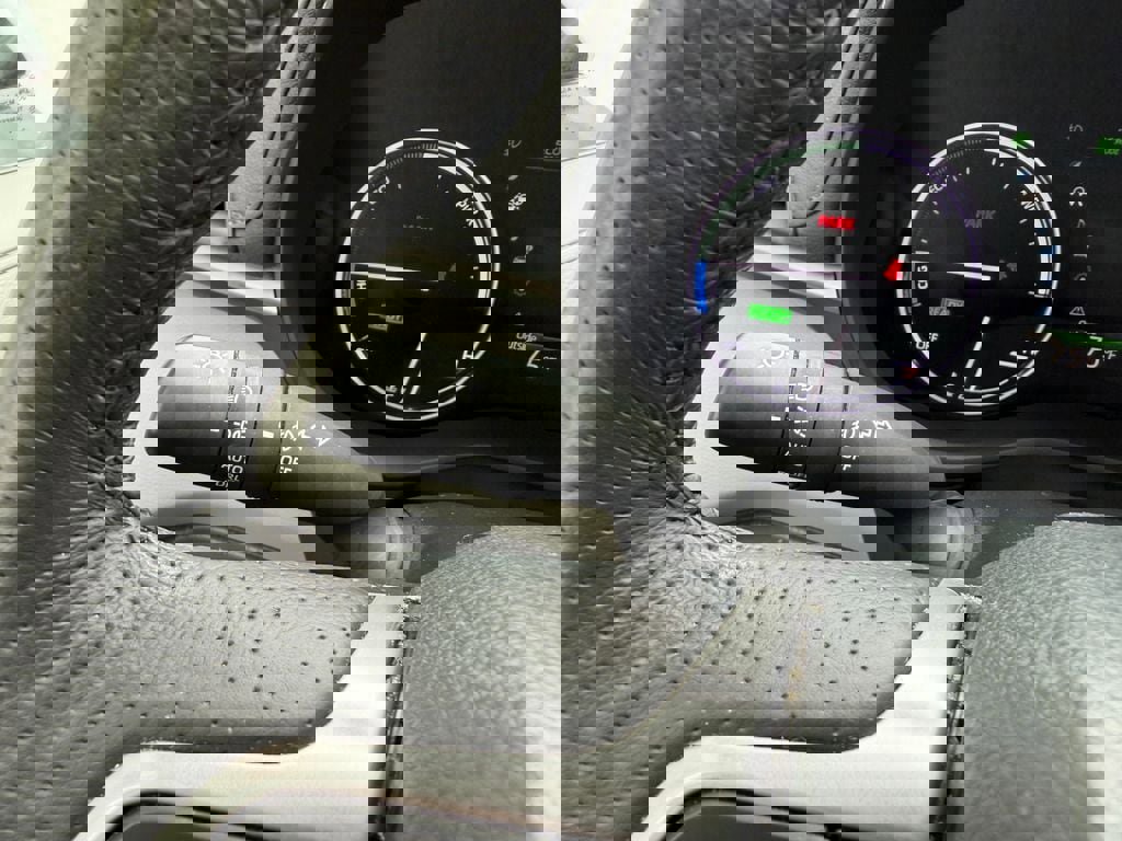 Used 2023 Toyota Sienna Limited image 24