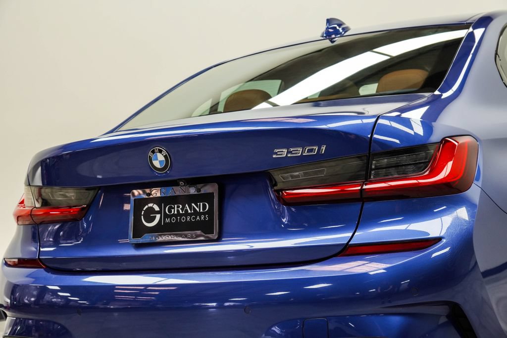 Used 2021 BMW 330i Sedan w/ M Sport Package RWD image 13