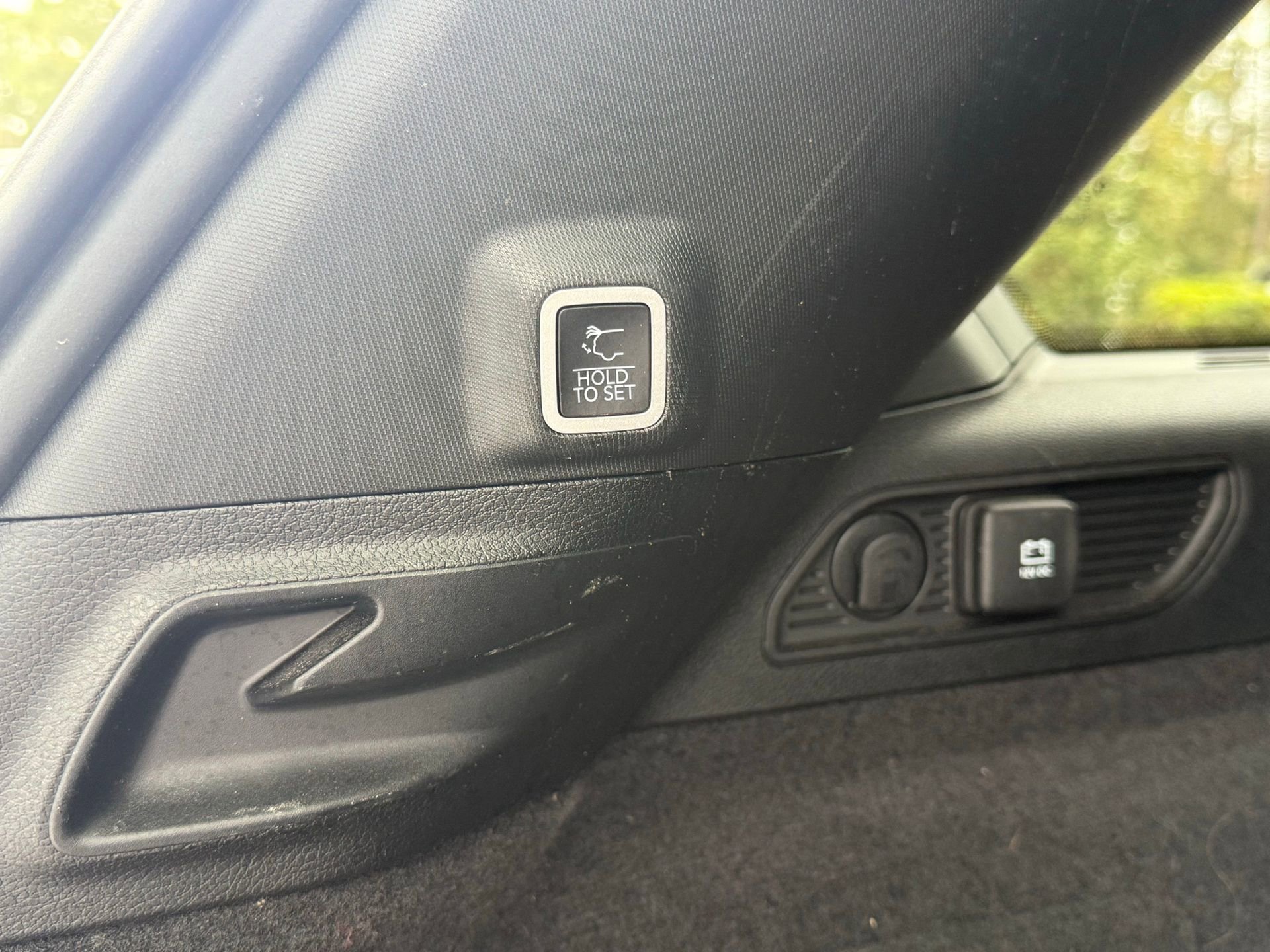 Used 2022 Jeep Grand Cherokee Overland w/ Advanced Protech Group III image 24