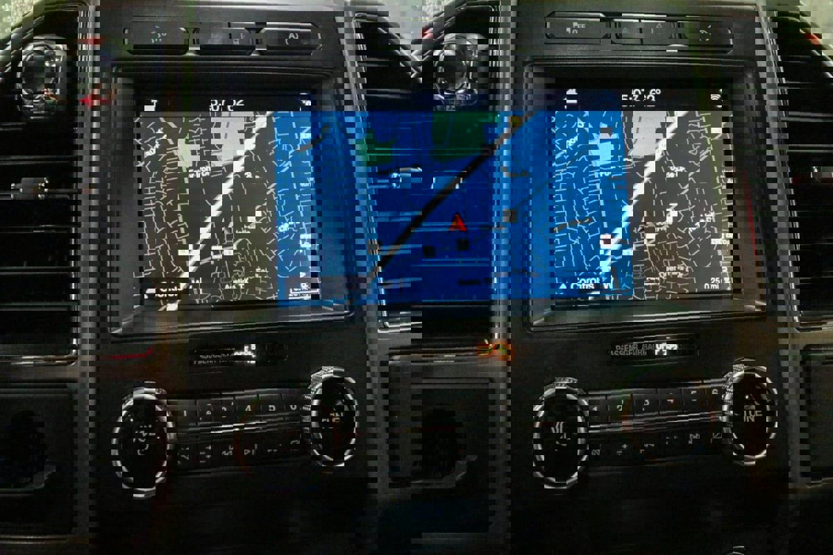 Used 2019 Ford Expedition XLT w/ Equipment Group 202A RWD image 21