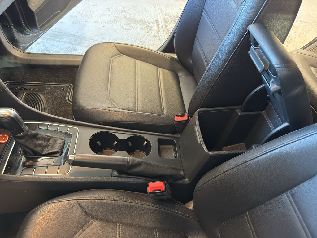 Used 2018 Volkswagen Passat 2.0T R-Line FWD image 18