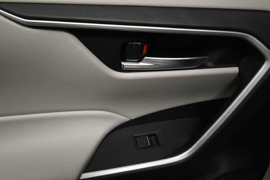 Used 2025 Toyota RAV4 XLE w/ Convenience Package image 22