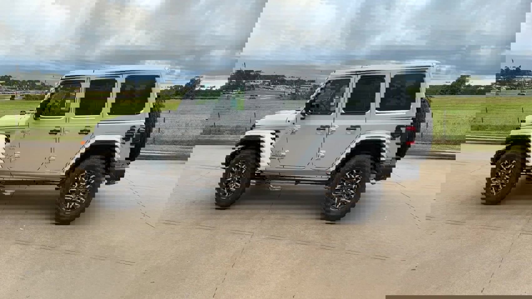 Used 2024 Jeep Wrangler Sahara w/ Technology Group image 9