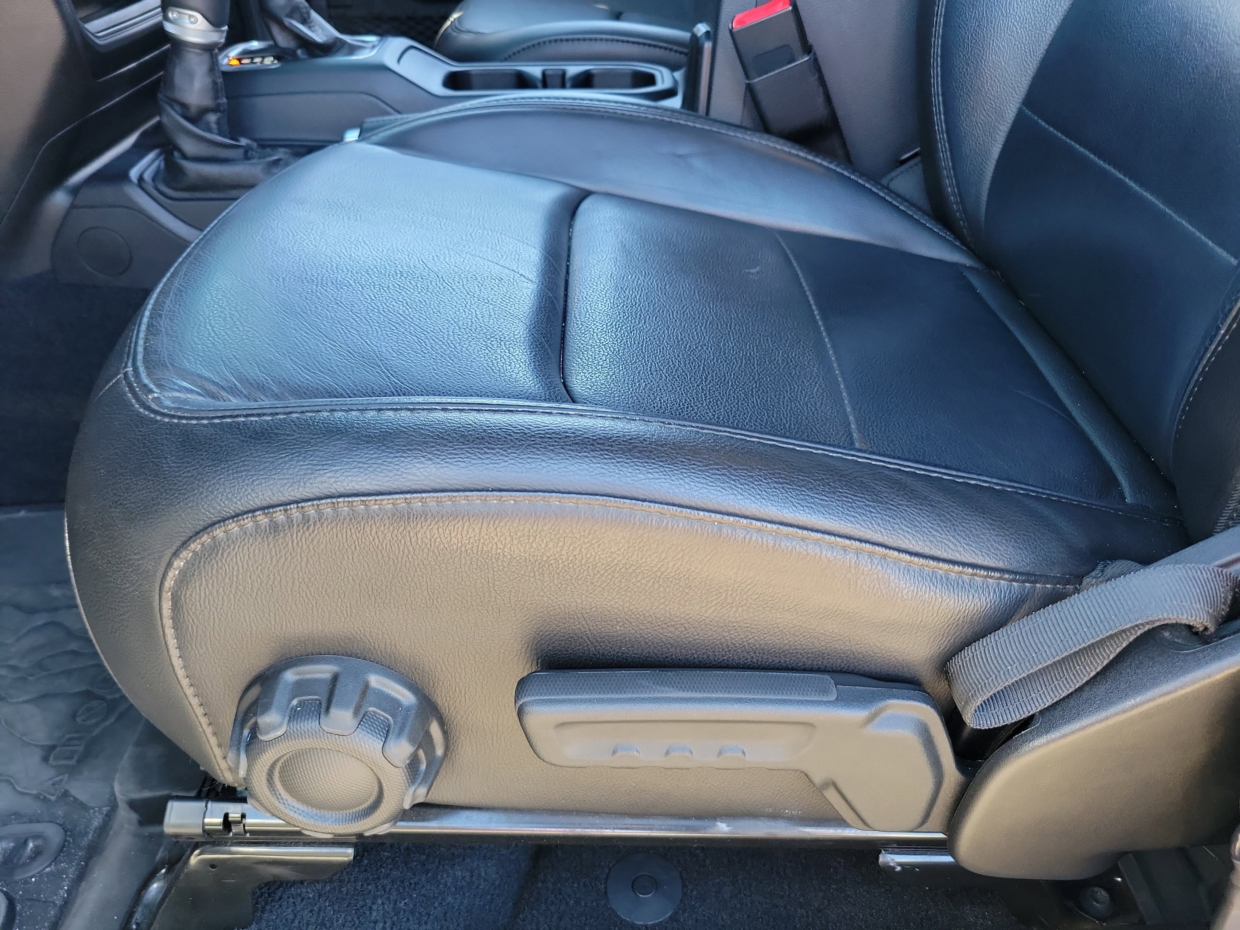 Used 2020 Jeep Wrangler Unlimited Sahara image 20