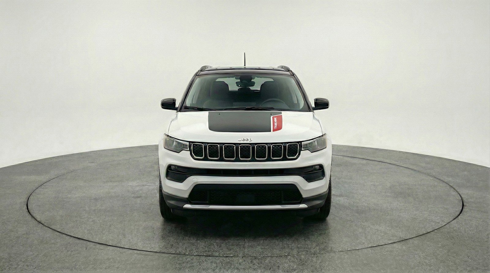 Used 2025 Jeep Compass Trailhawk w/ Trailer Tow Group AWD/4WD image 2