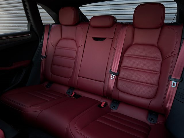 Certified 2025 Porsche Macan GTS image 25