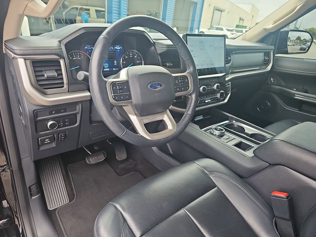 Used 2022 Ford Expedition XLT RWD image 16