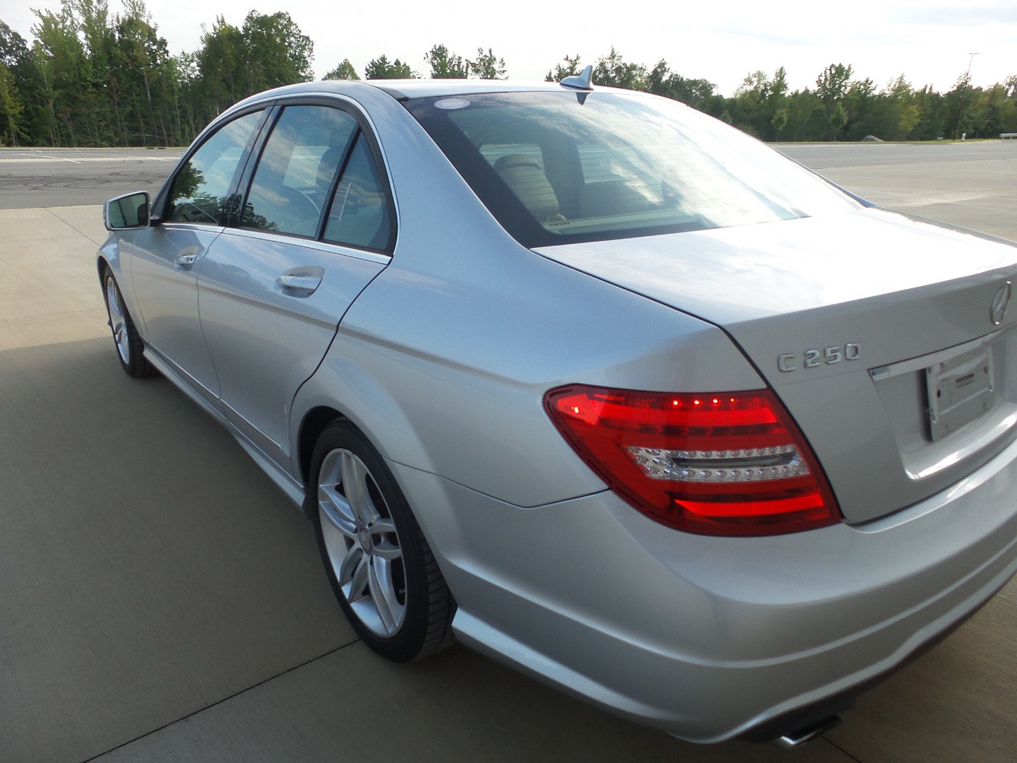Used 2013 Mercedes-Benz C 250 Sedan image 22
