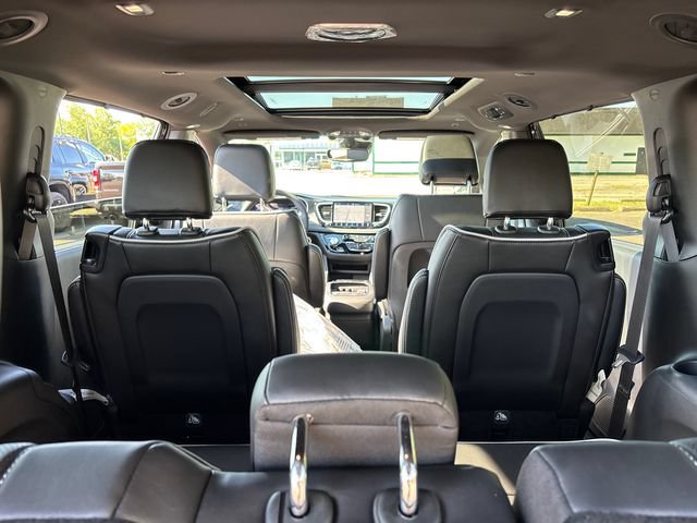 New 2027 Chrysler Pacifica Limited w/ Family Tech Group AWD/4WD image 34